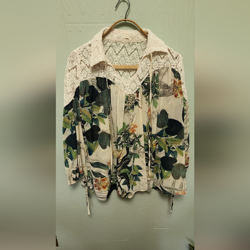 Hazel Tropical Print Blouse with Lace Detail